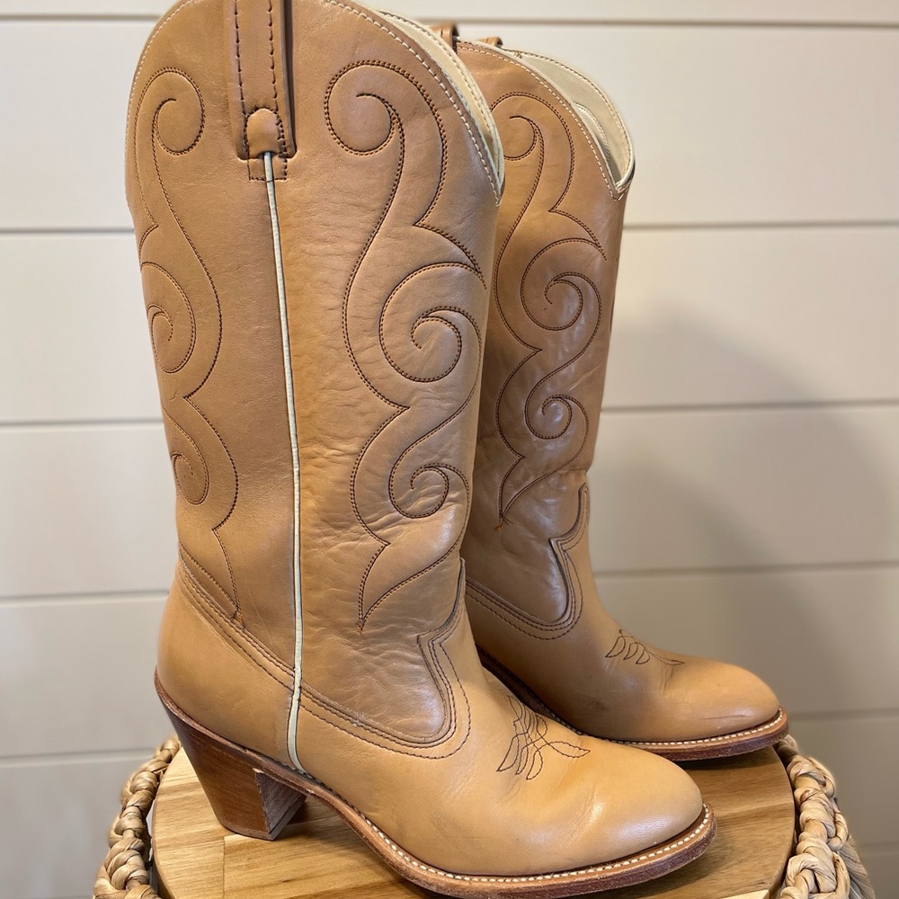 ACME Vintage Western Women’s Cowgirl Boots Size 7 Great for a country festival!